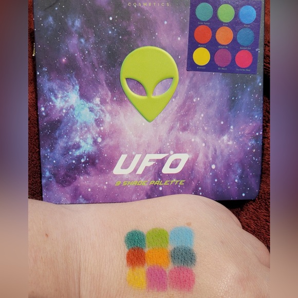 🛸 UFO EYESHADOW PALETTE 🛸 - Picture 4 of 5